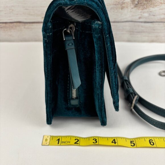 Aimee Kestenberg Velvet Mia Crossbody Bag Expandable Emerald Green - Picture 10 of 11